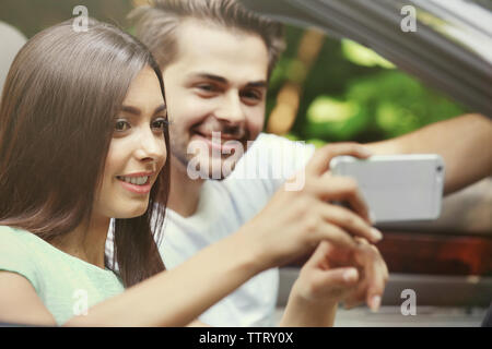 Paar unter selfie auf Straße Reise Stockfoto