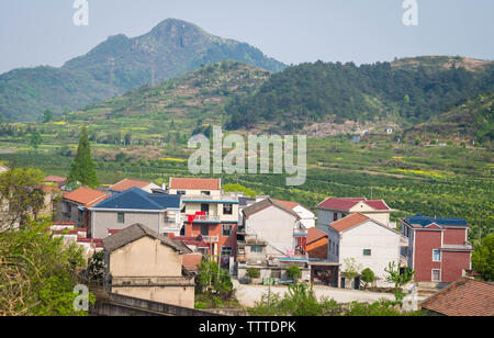 Das Dorf von der Vorstadt in China. Dieses Dorf ist in den ländlichen Gebieten der Provinz Hubei. Für Entspannung und Reisen. Stockfoto