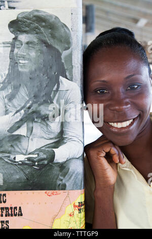 JAMAIKA, Oracabessa. Porträt des Küchenpersonals in der Bar des Goldeneye Hotel and Resort. Stockfoto