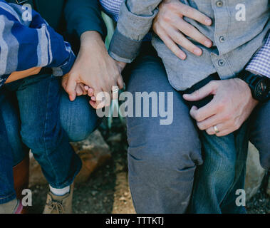 Hohe Betrachtungswinkel der Eltern mit den Kindern Stockfoto