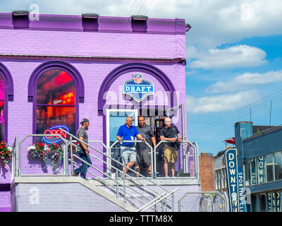 Tootsies Orchid Lounge Bar - Restaurant und Konzertsaal mit befristeten Verlängerung auf die Broadway während der NFL Draft 2019 Nashville, Tennessee. Stockfoto