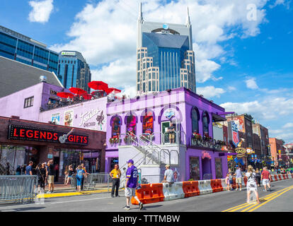 Tootsies Orchid Lounge Bar - Restaurant und Konzertsaal mit befristeten Verlängerung auf die Broadway während der NFL Draft 2019 Nashville, Tennessee. Stockfoto