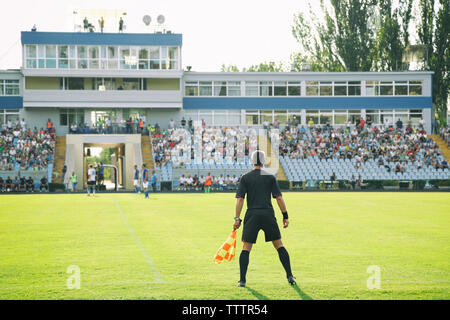 Fußballspiel in sonnigen Sommertag Stockfoto