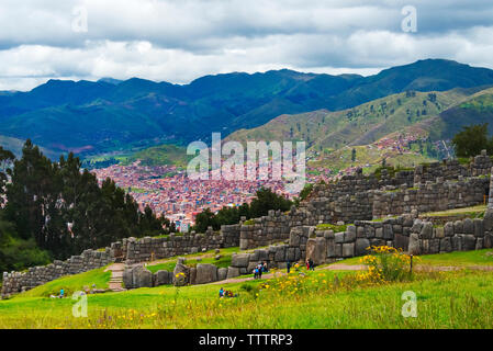 Festung Sacsayhuaman Ruinen mit Blick auf Cuzco, Cusco, Peru Stockfoto