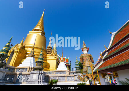 Bangkok Thailand: - Feb 2, 2018: - Wat Phra Kaew, Tempel des Smaragd Buddha, volle offizielle Bezeichnung Wat Phra Si Rattana Satsadaram in Bangkok, Thailand Stockfoto