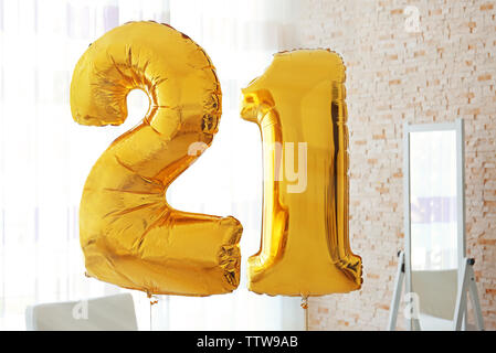 Goldene Luftballons für 21. Geburtstag Stockfoto