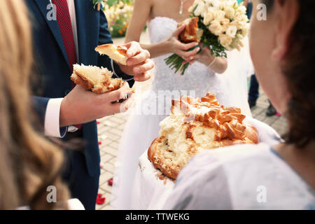 Hochzeit Brot. Brot und Salz für die Hochzeit Tradition von Braut und