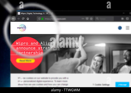 Nowosibirsk, Russland - Juni 18, 2019 - Illustrative Editorial von Wipro Homepage. Wipro Logo sichtbar auf dem Anzeigebildschirm angezeigt. Stockfoto
