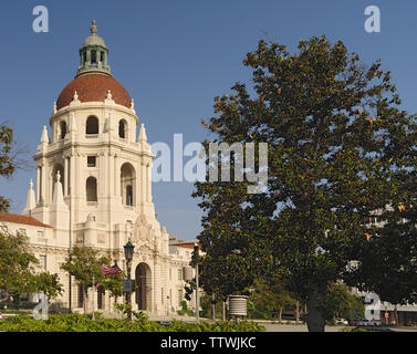 Ein Blick auf die berühmten Pasadena City Hall in Los Angeles County. Dieses Gebäude ist im National Register der Historischen Stätten aufgeführt. Stockfoto