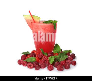 Wassermelone Smoothie und Beeren auf weißem Hintergrund Stockfoto