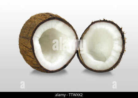 Nahaufnahme von zwei Hälften einer Kokosnuss Stockfoto