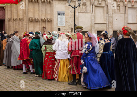 Medieval Festival Les Penons de Lyon mit Bürgern in mittelalterlichen clothingin Lyon, Frankreich Stockfoto