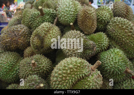 Durian Früchte an einem Marktstand, Bangkok, Thailand Stockfoto