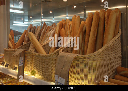 Baguettes zum Verkauf in einer Bäckerei, Bangkok, Thailand Stockfoto