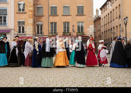 Medieval Festival Les Penons de Lyon mit Bürgern in mittelalterlichen clothingin Lyon, Frankreich Stockfoto