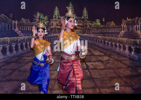 Traditionelle Khmer Tänzer während der Show in Siem Reap, Kambodscha Stockfoto