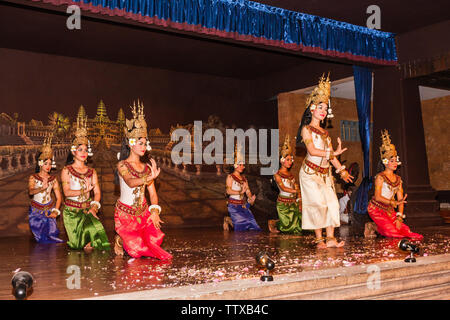 Traditionelle Khmer Tänzer während der Show in Siem Reap, Kambodscha Stockfoto