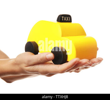 Frau mit gelben toy Taxi auf weißem Hintergrund Stockfoto