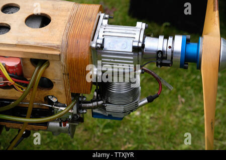 Modernes Modell Flugzeuge Benzinmotoren. Stockfoto