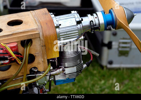 Modernes Modell Flugzeuge Benzinmotoren. Stockfoto