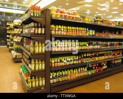 Lebensmittel in einem Supermarkt, Indien Stockfoto