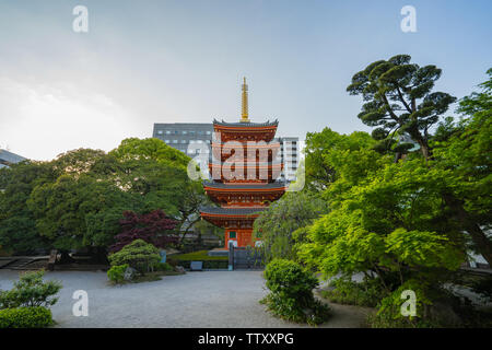 Fukuoka, Japan - 17. April 2019: Tocho-ji-Tempel in Hakata, Fukuoka, Japan. Stockfoto