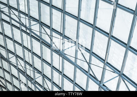 Stahlbau transparentes Glas geschwungenen Dach im Flughafen Stockfoto