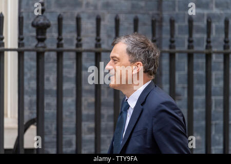 London, Großbritannien. Juni, 2019 18. Der Chief Whip, Julian Smith, kommt an einer Kabinettssitzung am 10 Downing Street, London Quelle: Ian Davidson/Alamy leben Nachrichten Stockfoto