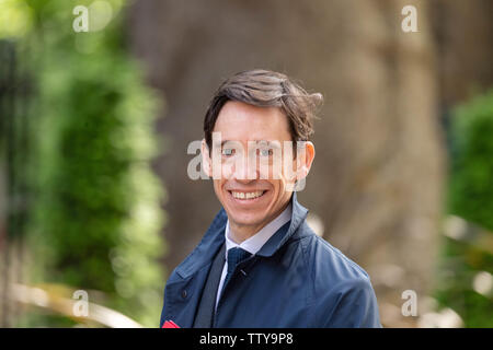 London, Großbritannien. Juni, 2019 18. Rory Stewart kommt an einer Kabinettssitzung am 10 Downing Street, London Quelle: Ian Davidson/Alamy leben Nachrichten Stockfoto