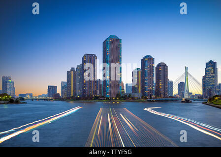 Skyline von tsukishima in Tokio bei Nacht Stockfoto