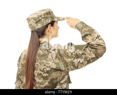 Ziemlich weiblich Soldat salutierte auf weißem Hintergrund Stockfoto