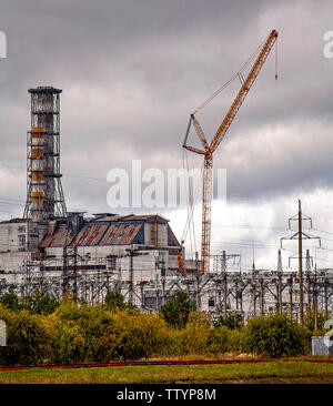 Reaktor 4. Der Reaktor, der Feuer gefangen, die atomare Katastrophe von Tschernobyl verursacht im Jahr 1986. Dies war eines von 6 Reaktoren in einer Reihe, Fronting auf einen künstlichen See, mit dem Wasser suppiled von der Pripryat River. Die Zahl der direkten und indirekten Todesfälle, die durch diese Katastrophe verursacht wurde nie offiziell erklärt. Es gibt noch 2 Ausgrenzung Zonen über 30 Jahre später. Der Bereich wird nie wieder dasselbe sein. Tschernobyl liegt im Norden der Ukraine, in der Nähe der modernen Grenzen mit Weißrussland und Russland. Als der wichtigste Faktor für das Scheitern der Berliner Mauer aufgestellt. Die Kosten waren enorm. Stockfoto