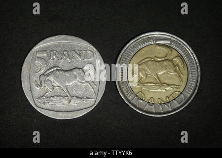 Süd Afrika - 5 Rand (1994-1995) und 5 Rand, 2004-2016 Stockfoto