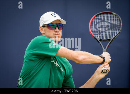 London, Großbritannien. Juni, 2019 18. JAMIE MURRAY Praxis in Tag 2 des Fever-Tree Tennis Meisterschaften 2019 im Queen's Club, London, England am 18. Juni 2019. Foto von Andy Rowland. Credit: PRiME Media Images/Alamy leben Nachrichten Stockfoto