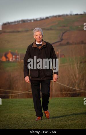 Edward Gillespie OBE DL, ehemaliger Geschäftsführer der Cheltenham Racecourse, vor kurzem ernannten Lord-Lieutenant von Gloucestershire, dargestellt in Gotheri Stockfoto