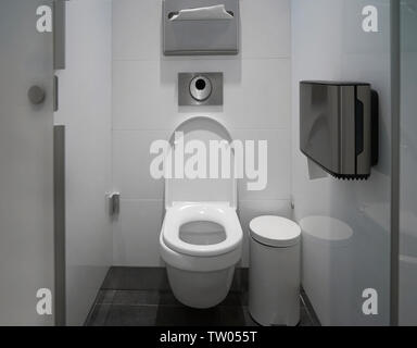 Wc in öffentlichen Gebäude Stockfoto