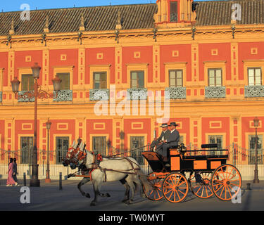 Spanien, Andalusien, Sevilla, Feria, Messe, Festival, Menschen, Pferdekutsche, Stockfoto