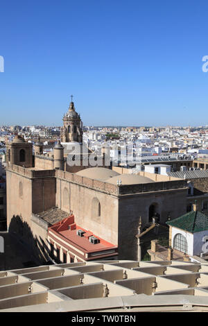 Spanien, Andalusien, Sevilla, Metropol Parasol, Las Setas, Iglesia de la Anunciacion, Stockfoto