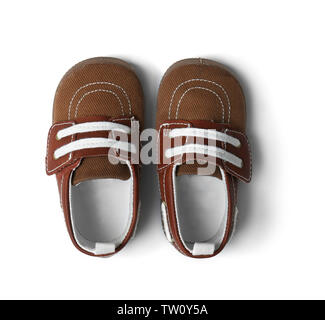 Cute Baby Schuhe auf weißem Hintergrund Stockfoto