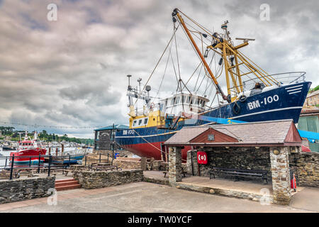 C. in Toms & Sohn ist ein Familie Werft Steuerungsfunktionen in Polruan basierend auf der gegenüberliegenden Seite des Flusses Fowey in Cornwall. Stockfoto