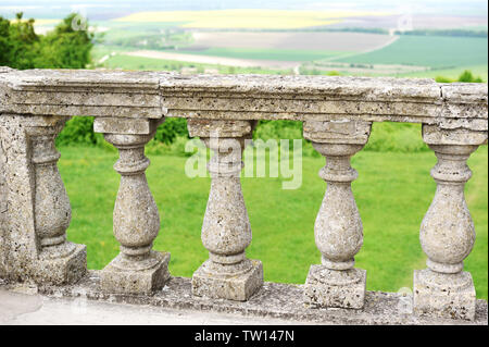 Treppen und Geländer Handlauf mit Räume der Pebble waschen Wand für Hintergrund Stockfoto