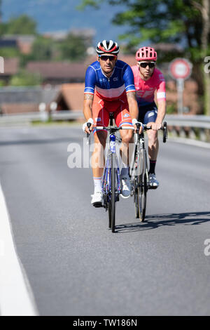 Pro Radfahrer Radfahren bei Critérium du Dauphiné 2019 auf dem Weg nach Champéry, letzte Stufe dieser Ausgabe Stockfoto