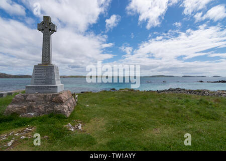 Marmor Celtic Cross War Memorial auf Iona, Schottland Stockfoto