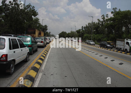 Verkehr auf der Straße, Neu-Delhi, Indien Stockfoto