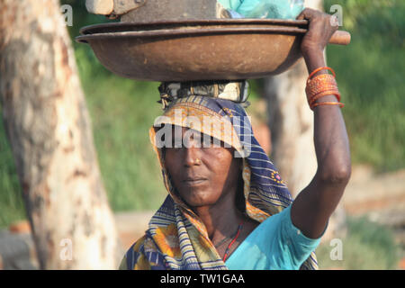 Porträt eines Handarbeiters auf einer Baustelle, Indien Stockfoto