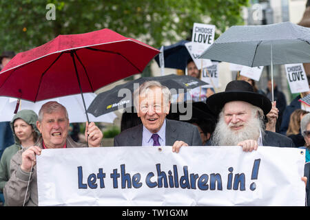 London, 18. Juni 2019 Sichere passage Kampagne; eine Kampagne für die sichere Passage für unaccompaned Flüchtlingskinder abgebildeten Alf Baron Dubs gewährleisten, (Mitte) und Rabbi Herschel Gluck (Rechts) Credit Ian Davidson/Alamy leben Nachrichten Stockfoto