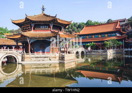 Morgen in der traditionellen chinesischen buddhistischen Tempel. Stockfoto