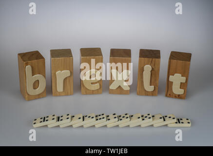 Brexit Konzept brexit Wort und gefallenen Dominosteine. Stockfoto