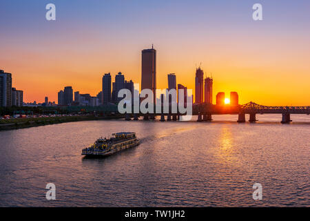 Sonnenuntergang am Han-fluss in Seoul, Südkorea Stockfoto