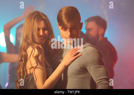 Freunde Spaß an der Party im Night Club Stockfoto